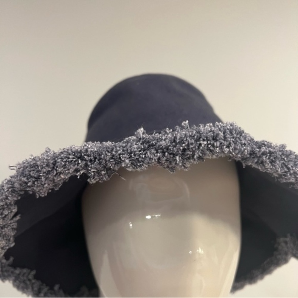 Madewell Canvas Bucket Hat - Picture 3 of 7
